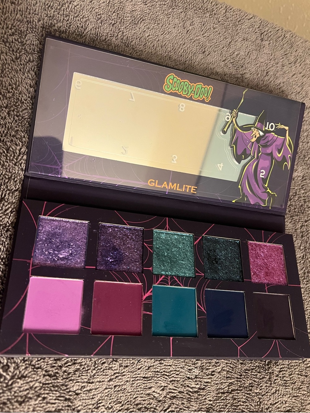 Glamlite Scooby Doo Lightly used eyeshadow - Picture 2 of 3